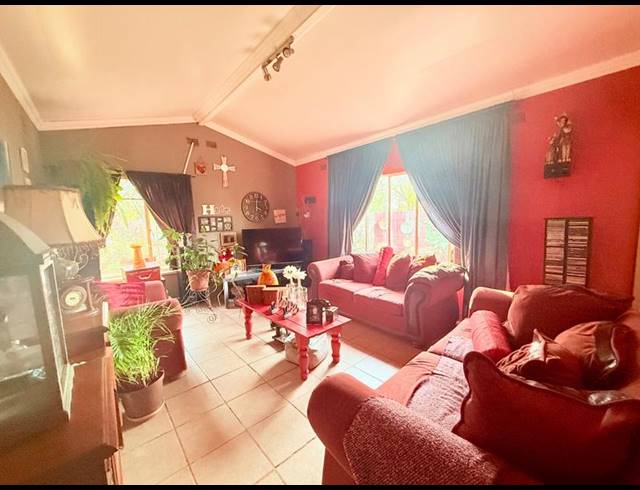 3 BEDROOM HOUSE FOR SALE IN VANDERBIJLPARK CE 2